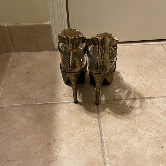 High heels - Picture 3 of 4